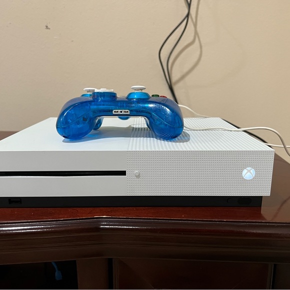 Xbox One S - Picture 8 of 8